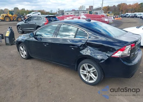 2015 Volvo S60 T5 Premier z USA, uszkodzony, nr VIN YV126MFK3F1344734